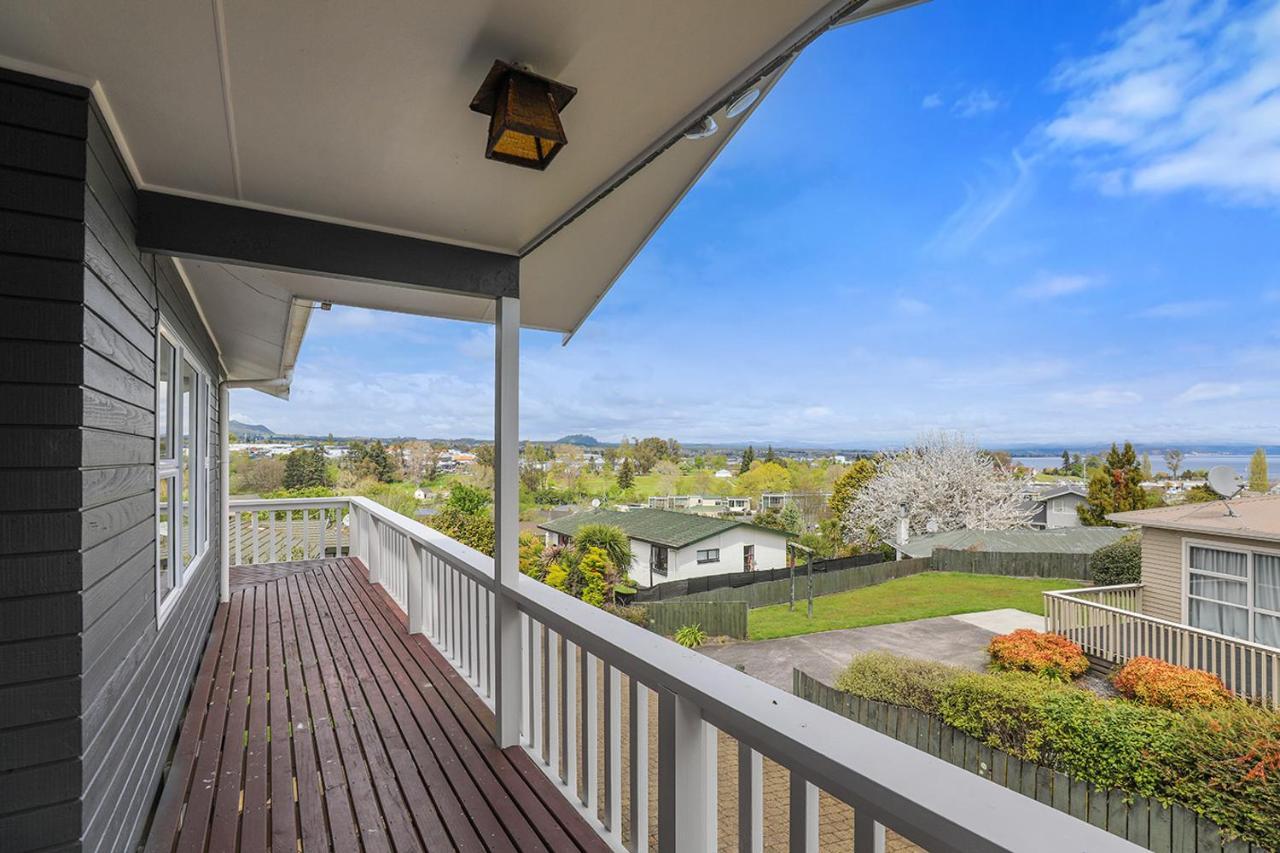 Woodward House Taupo Villa Bagian luar foto